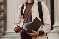 大学生 university student